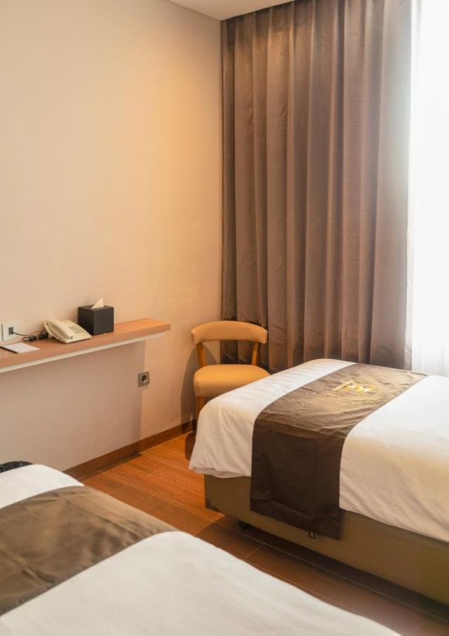 Zenith Premiere Hotel Baubau Dış mekan fotoğraf